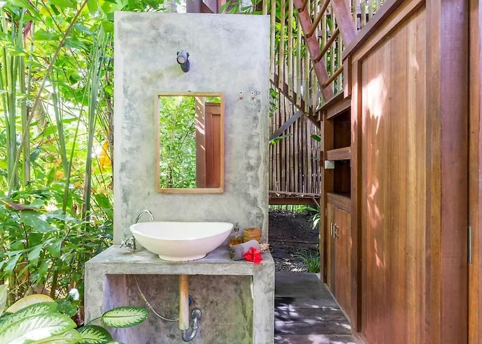 Coconut Corner - Ocean View Treehouse *
