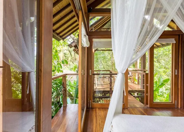 Villa Coconut Corner - Ocean View Treehouse Tanah Lot