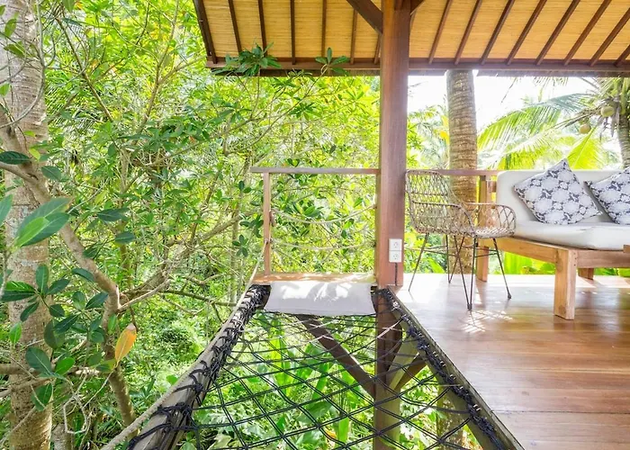 Villa Coconut Corner - Ocean View Treehouse Tanah Lot