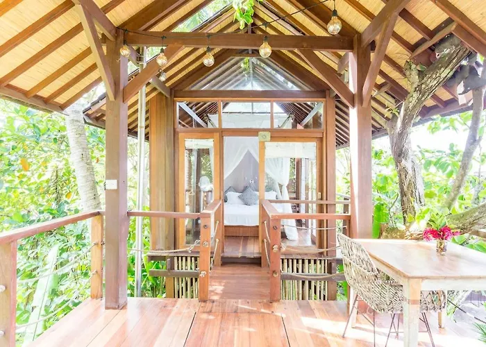 Villa Coconut Corner - Ocean View Treehouse Tanah Lot