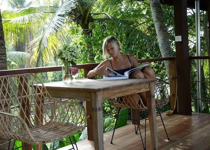 Coconut Corner - Ocean View Treehouse Villa *