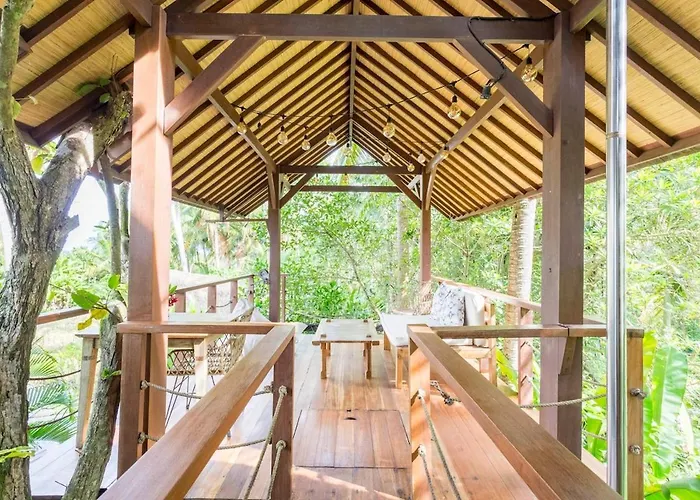 Villa Coconut Corner - Ocean View Treehouse Tanah Lot