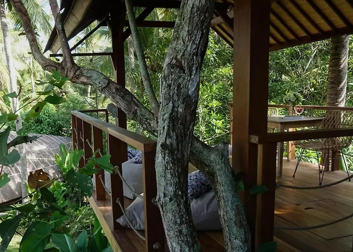 Coconut Corner - Ocean View Treehouse Tanah Lot